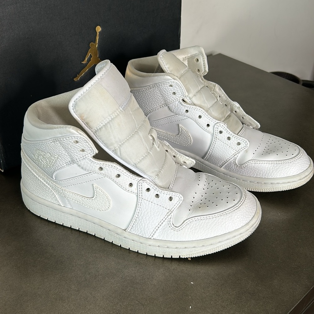 Jordan 1 Mid Triple White mens size 7.5 554724-130